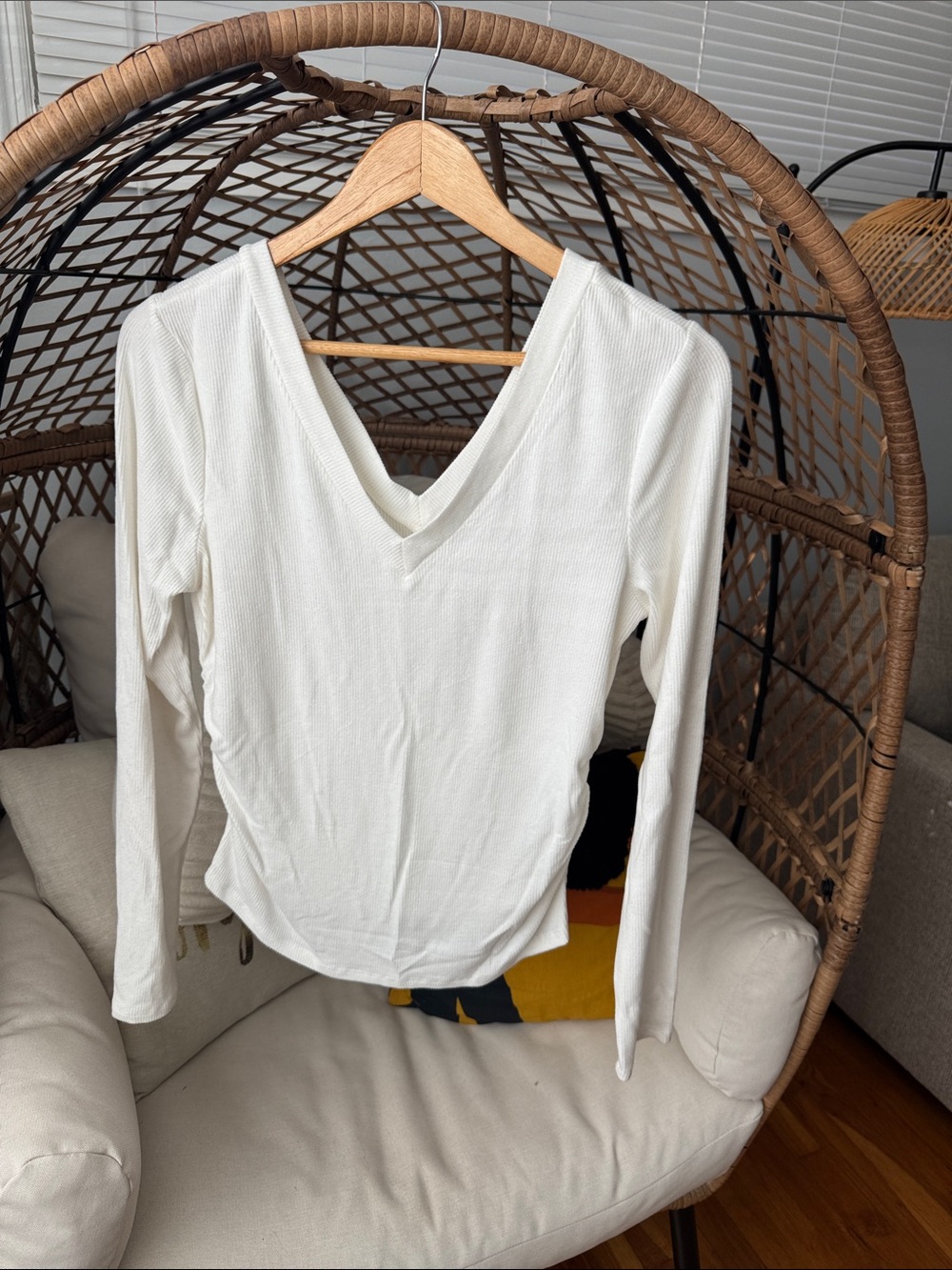 Madden Girl White V-Neck Long Sleeve Ribbed Top